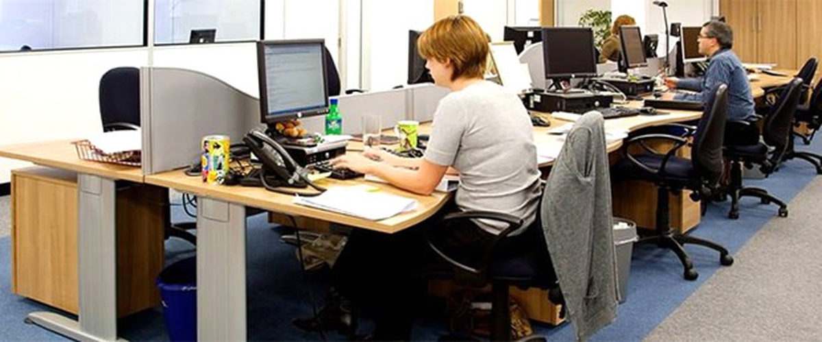 Ofis Çalışanları En Çok Sesli Yemek Yiyenlerden Şikayetçi
