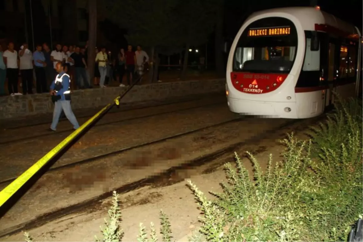 Samsun\'da Tramvayın Çarptığı Kişi Yaşamını Yitirdi