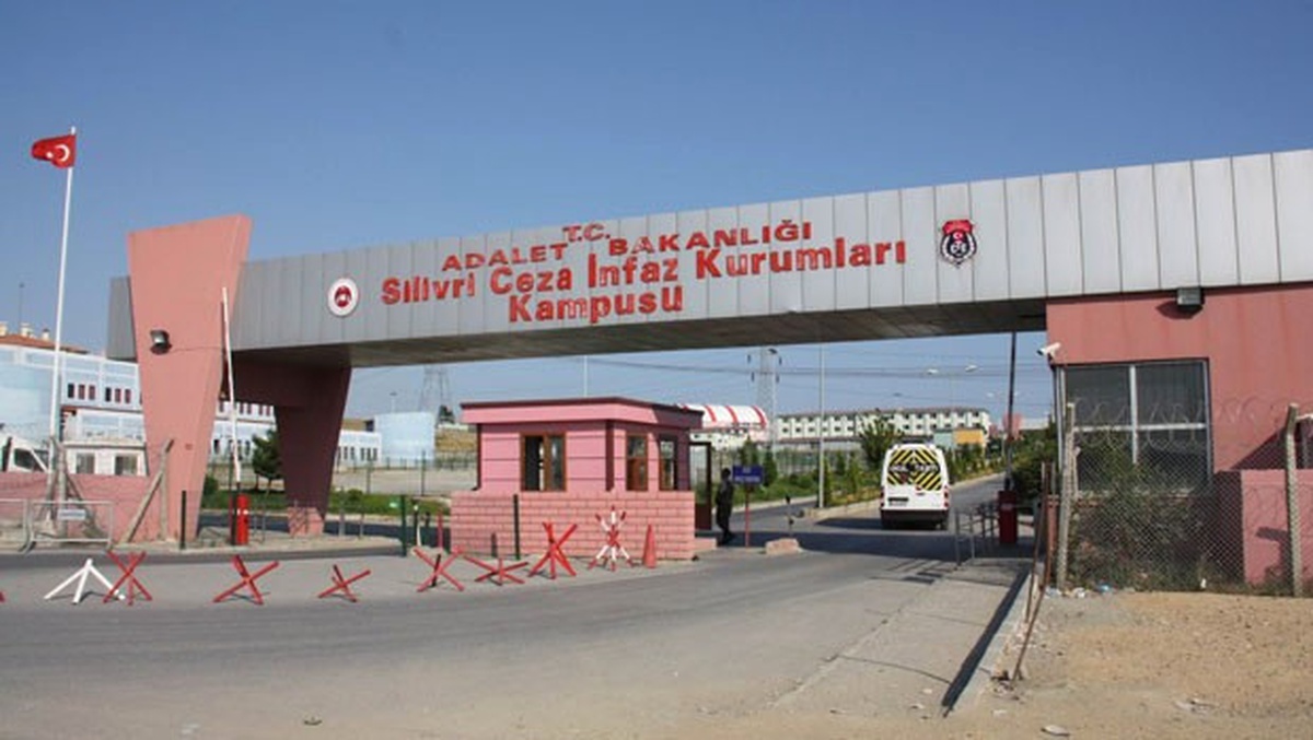 Silivri Cezaevi\'nde Haraketlilik ; 1 Hükümlü Kendini Ateşe Vermiş