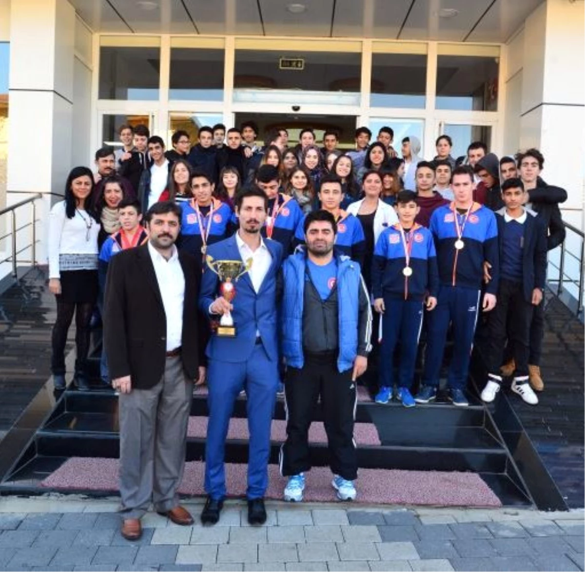 Taşdelen Uğur Okulları, Tüm Şampiyonluk Kupalarını Aldı