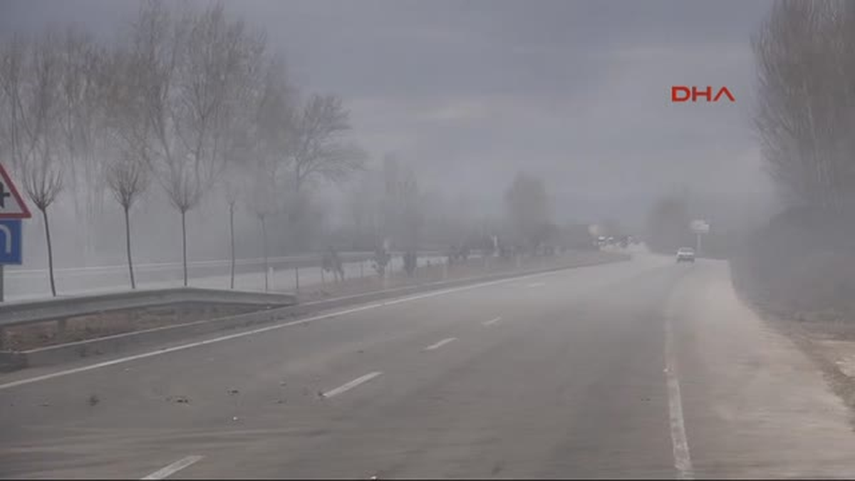 Tokat Yola Yayılan Duman Sürücülere Zor Anlar Yaşattı