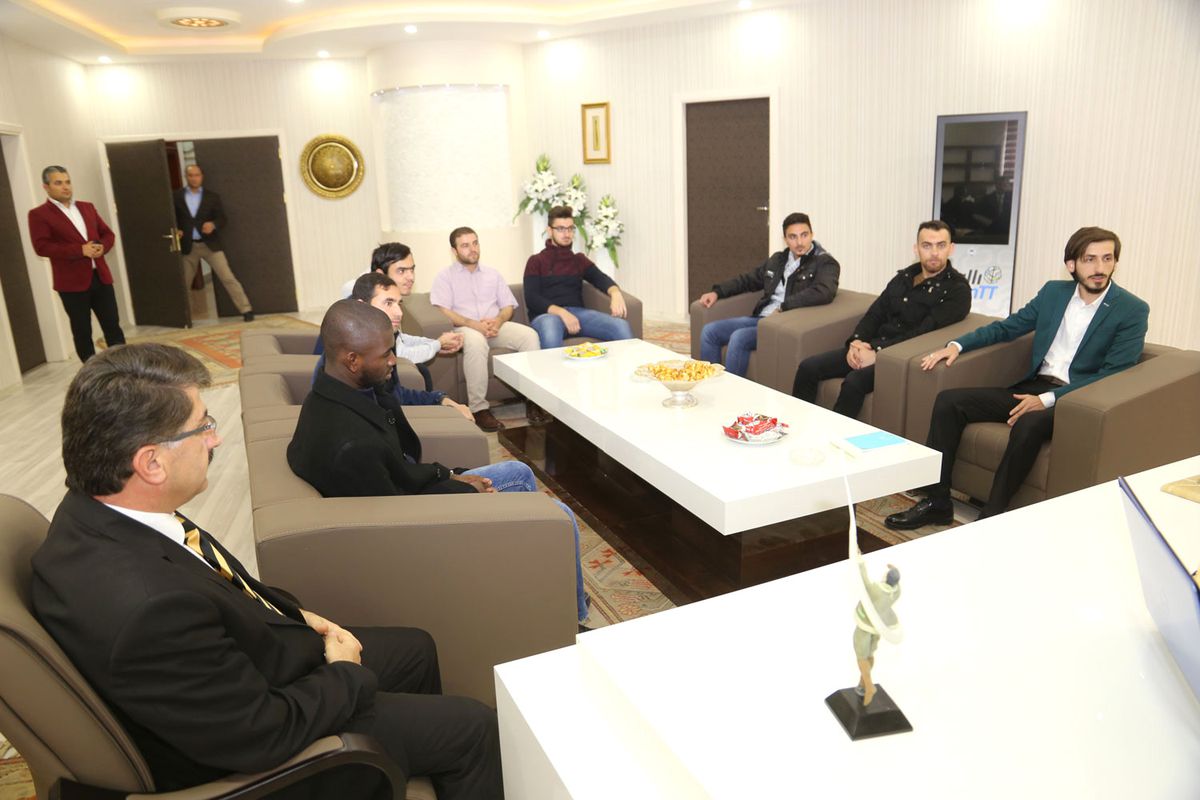 Uluslararası Öğrenci Topluluğundan Başkan Çalışkan\'a Ziyaret