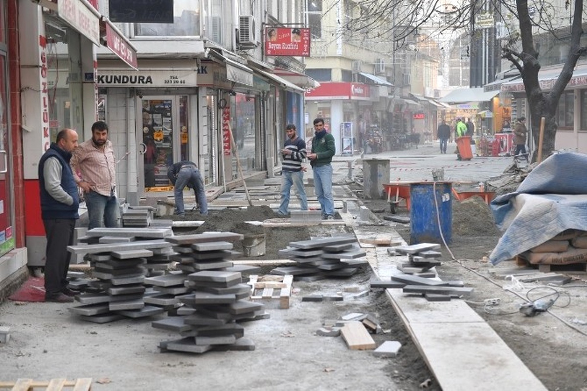 Ünye\'de Orta Çarşı Projesi Sürüyor