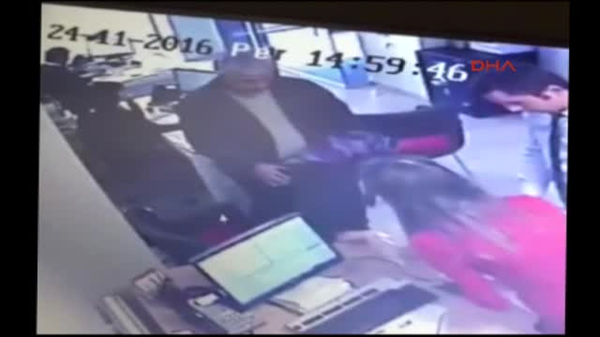 Adana 87 Yaşındaki Kadının 500 Bin Lirasını Dolandırdı, Saçını Boyattı