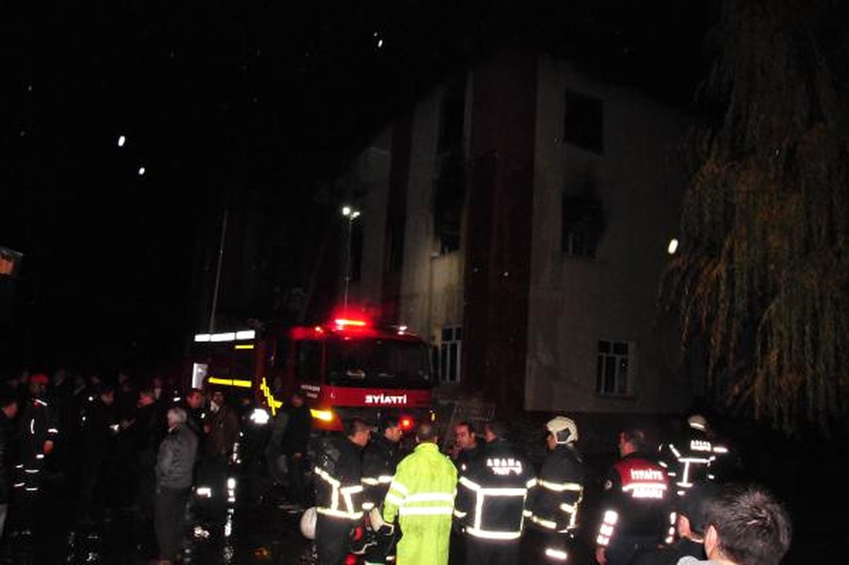 Adana\'da Kız Öğrenci Yurdunda Yangın: 12 Ölü, 22 Yaralı (4)