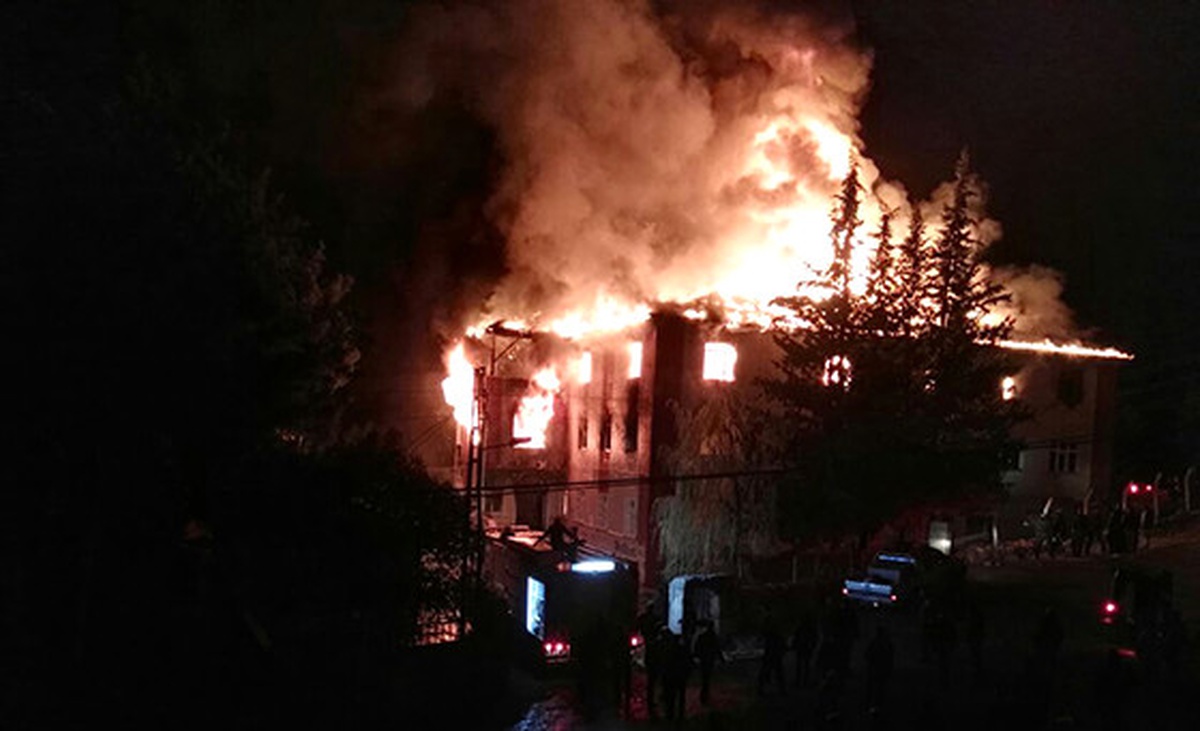 Adana\'da Kız Öğrenci Yurdunda Yangın: 12 Ölü, 22 Yaralı - (3)
