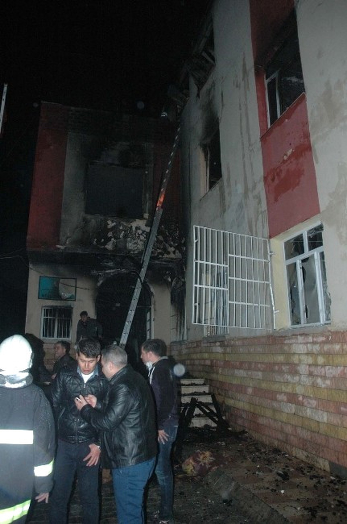 Adana\'da Kız Öğrenci Yurdunda Yangın: 12 Ölü, 22 Yaralı (6)