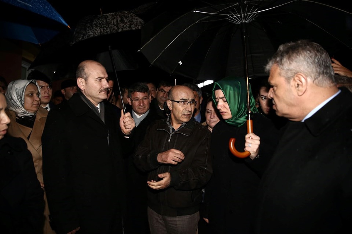 Adana\'da Kız Öğrenci Yurdunda Yangın: 12 Ölü, 22 Yaralı (12)