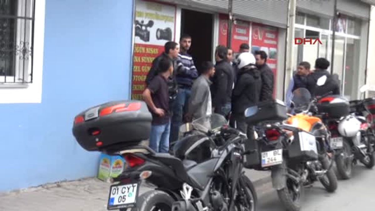 Adana Toma Önünde Selfie
