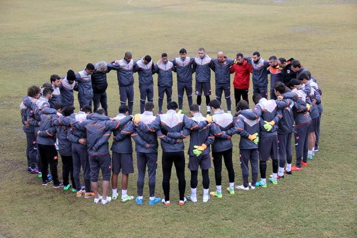 Adanaspor\'dan Aladağ ve Chapecoense İçin Saygı Duruşu