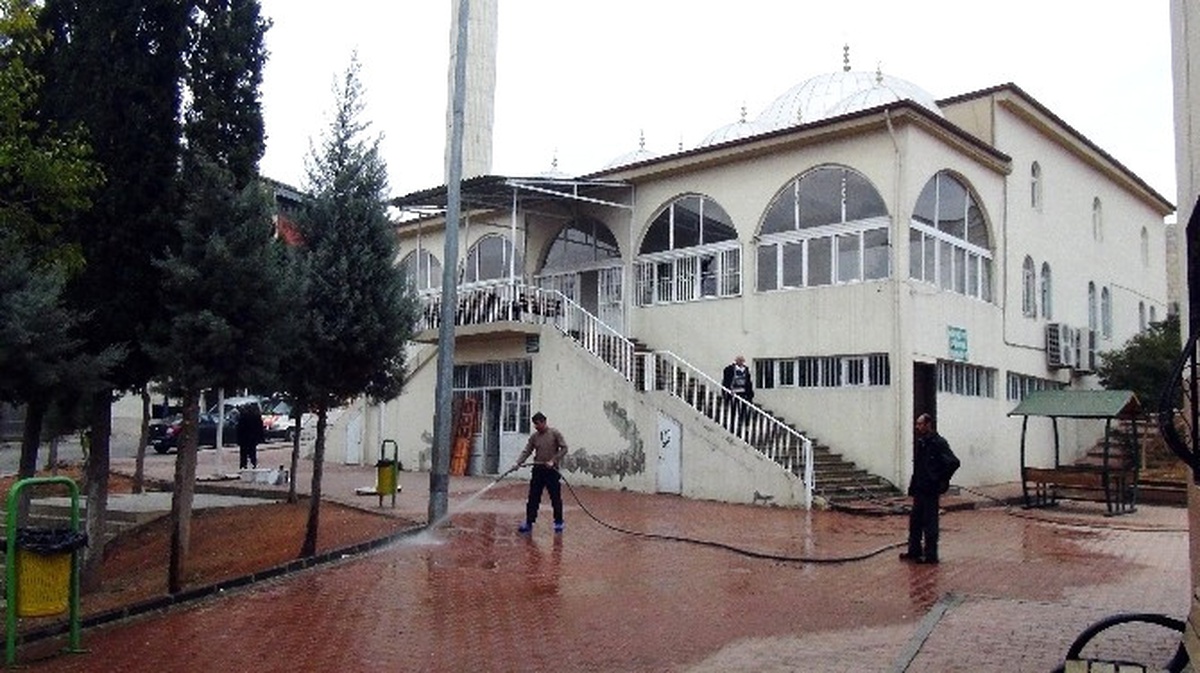 Ağzında Sigarayla Camiye Giren Hırsız Mont ve Ayakkabı Çaldı