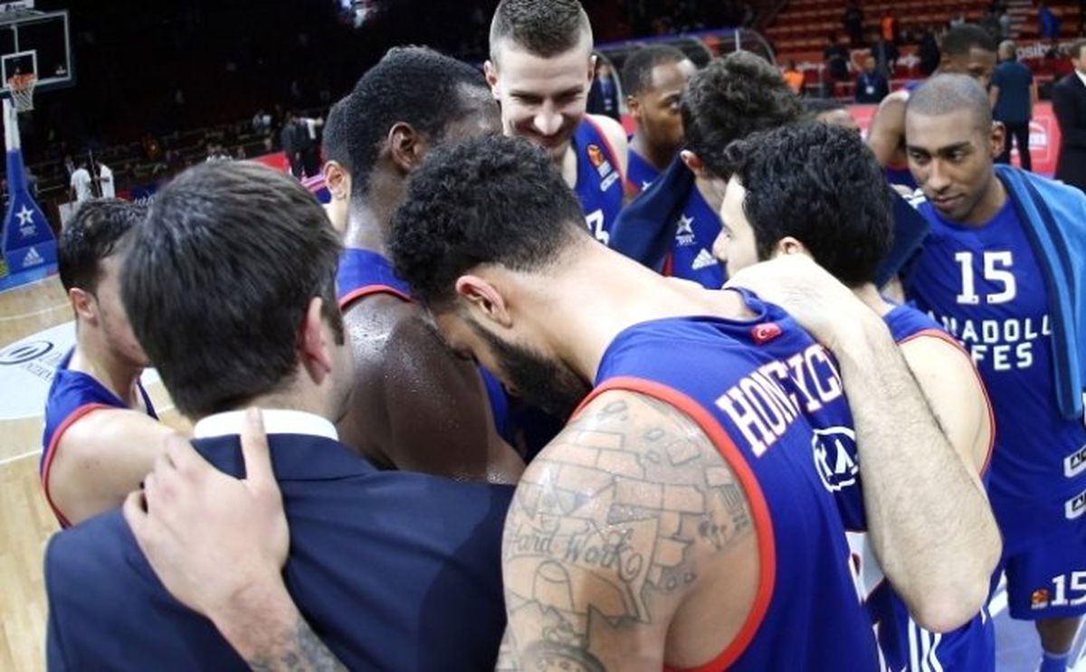 Anadolu Efes, Maccabi Fox Deplasmanında