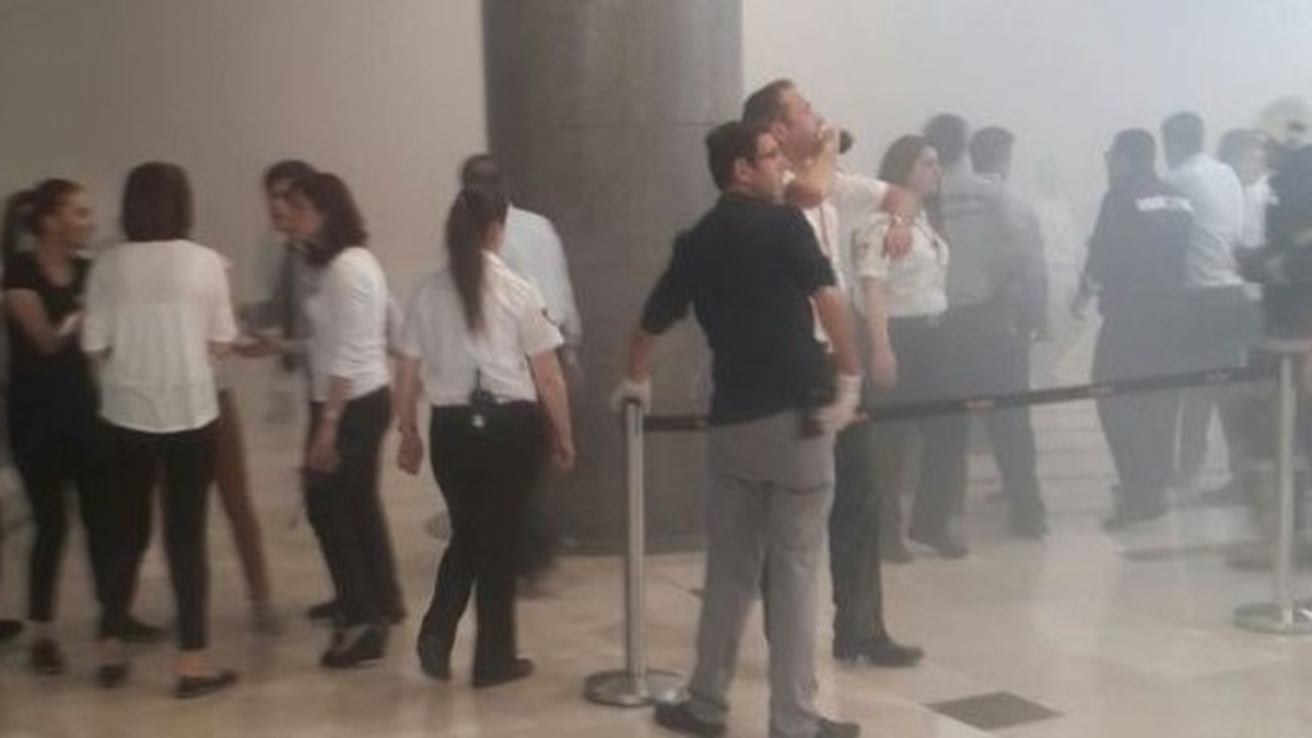 Antalya\'da Alışveriş Merkezinde Yangın