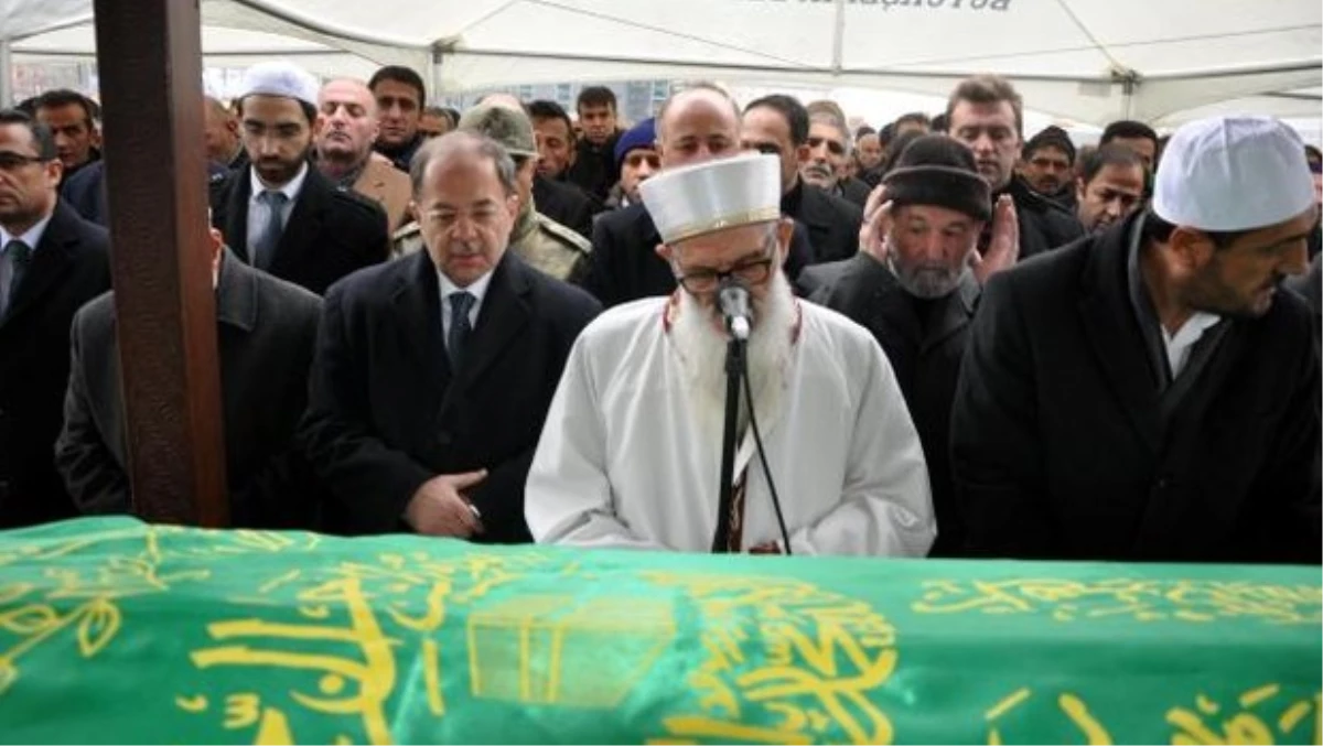 Bakan Akdağ\'ın Dayısının Cenazesinde Yoğun Güvenlik Önlemi