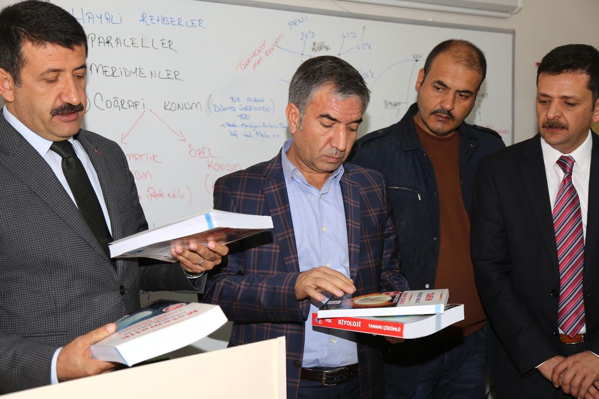 Başkan Ekinci\'den Gençlere Kitap Desteği