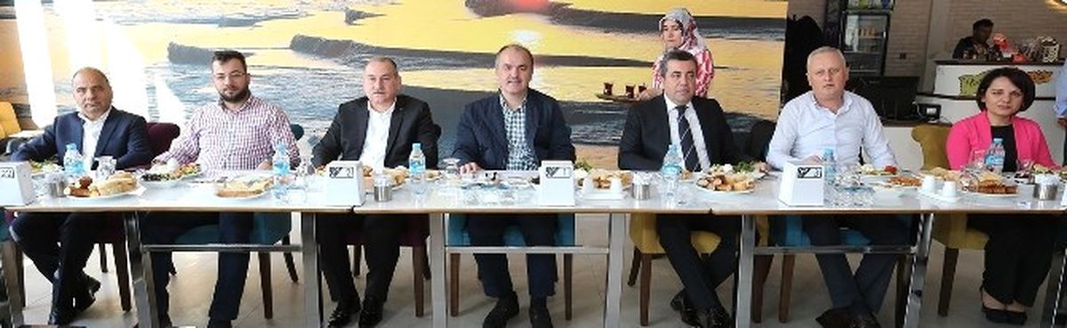 Başkan Gürlesin: "Türkiye\'ye Örnek Projelerimiz Var"