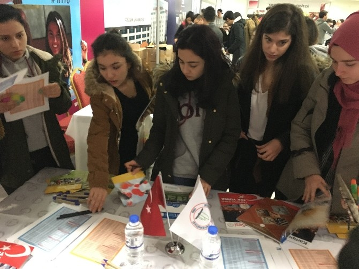Beü Balıkesir\'de Üniversite Tanıtım Fuarına Katıldı