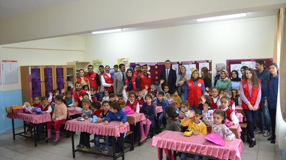 Bingöl\'de "Oyuncağımı Paylaşıyorum Projesi"