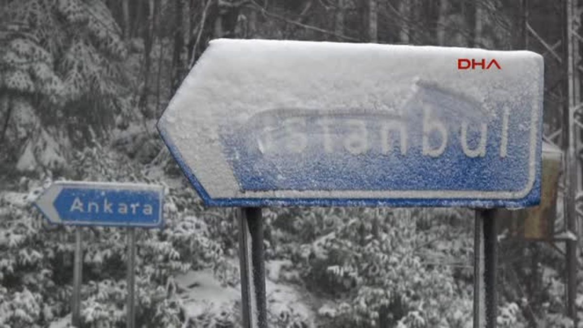 Bolu Dağı\'nda Kar Ulaşımı Yavaşlattı