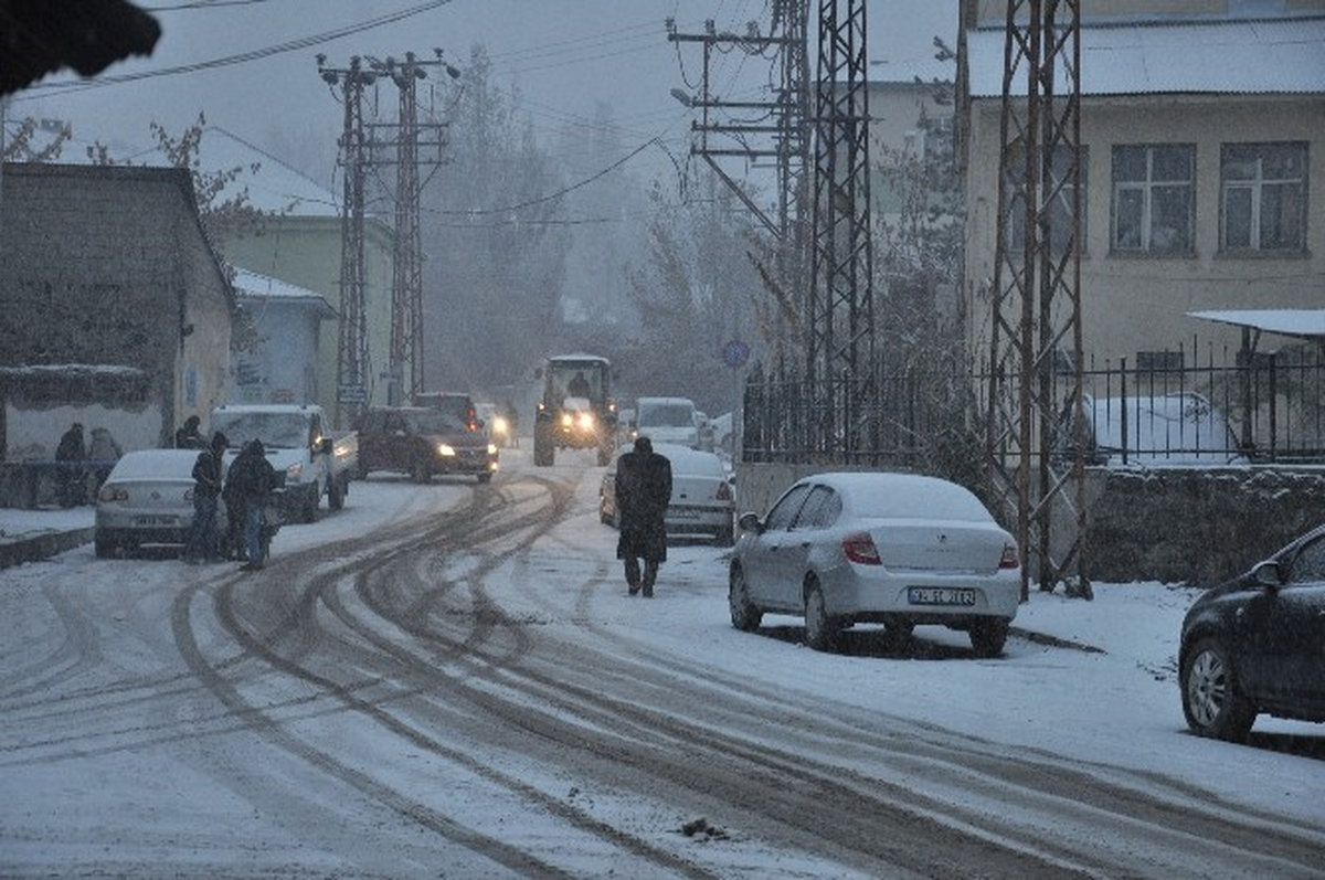 Bulanık\'ta Kar Yağışı
