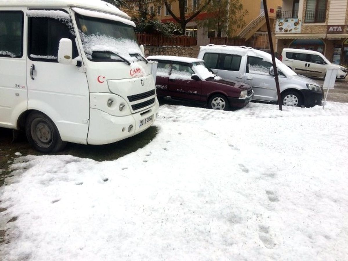 Denizli\'ye Mevsimin İlk Karı Düştü