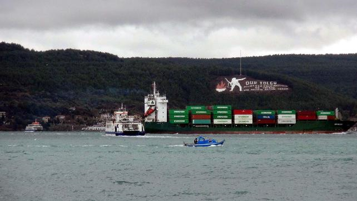 Dha Yurt: Çanakkale Boğazı\'nda Fuel Oil Yüklü Tankerler Çarpıştı
