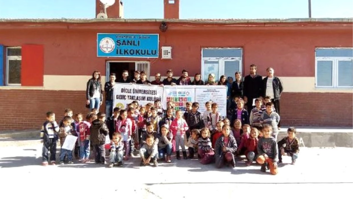 Dicle Üniversitesi Genç Yaklaşım Kulübü\'nden Öğrencilere Kitap