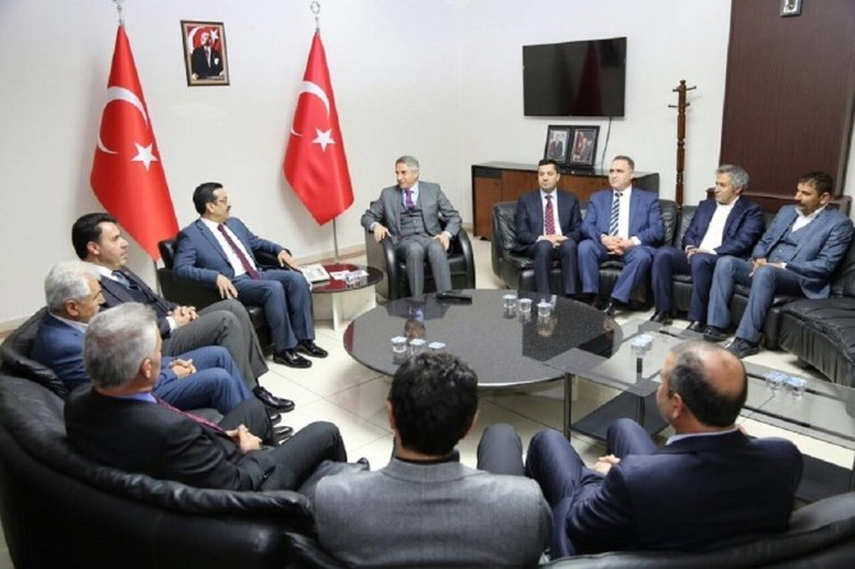 Efendi Olmaya Değil, Hizmetkar Olmaya Geldik\'