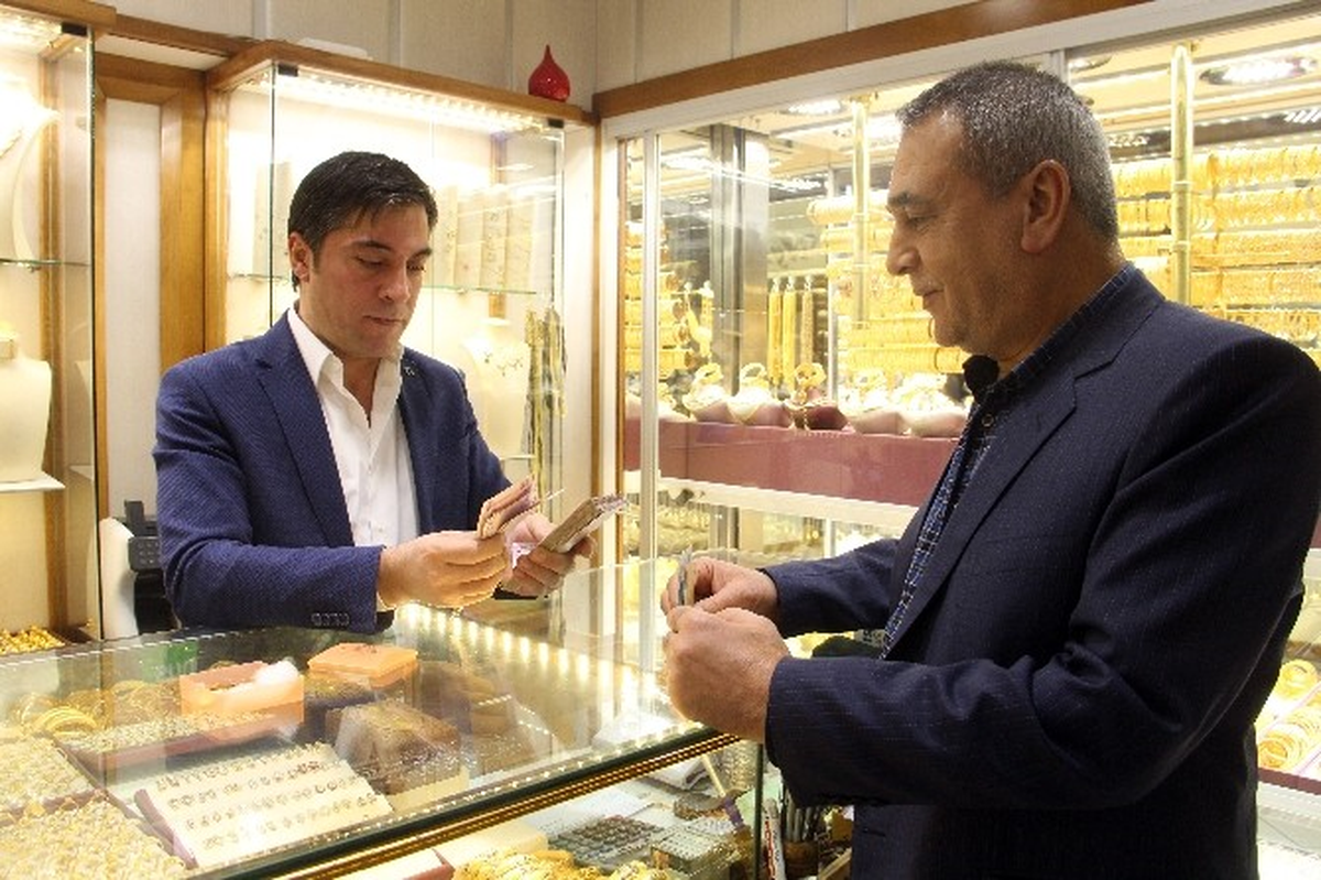 Elazığ\'da Dövizini Bozduran Altına Yöneldi