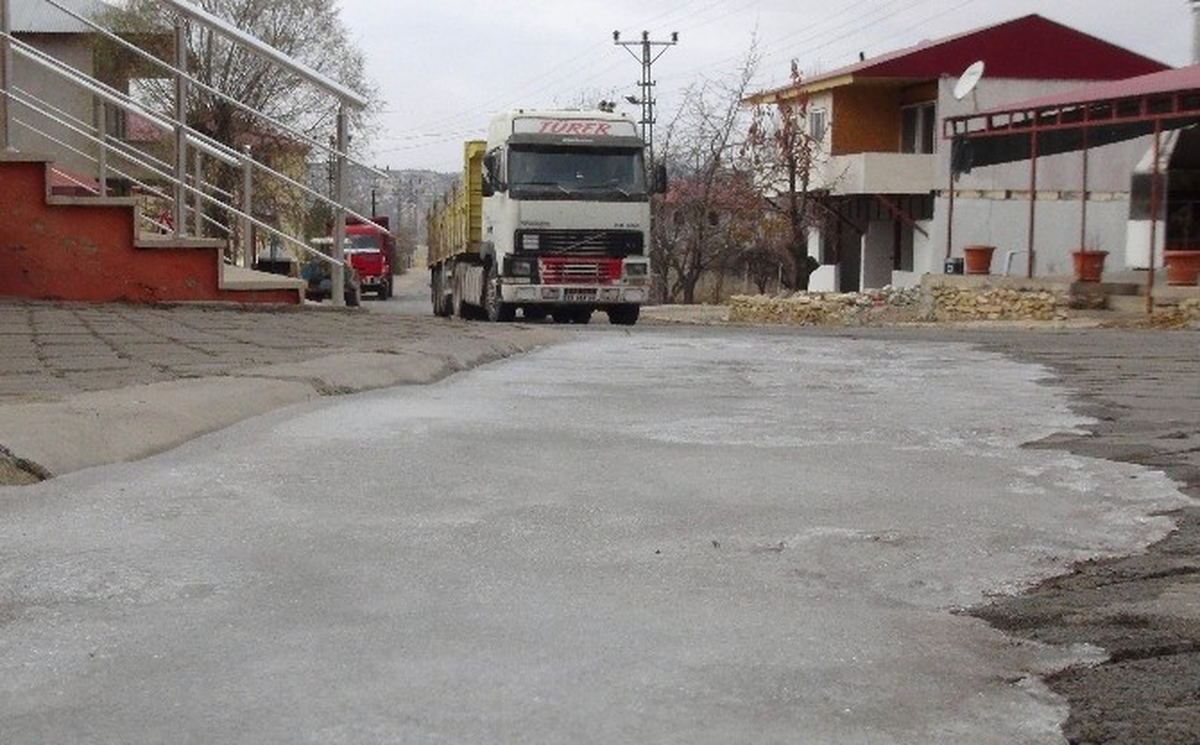 Erdemli\'nin Yüksek Kesimlerinde Sular Dondu