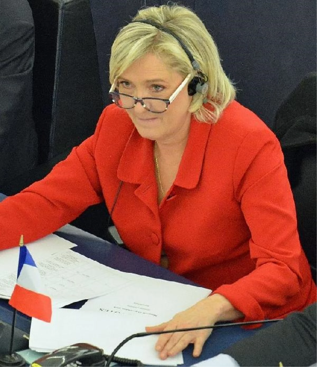 Fransa\'da Anket Sonuçları Marine Le Pen\'e Düşük Şans Veriyor