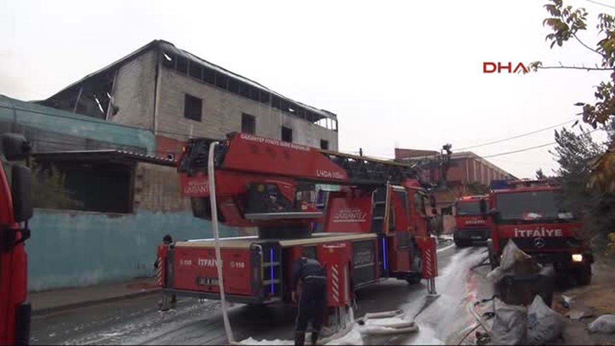 Gaziantep\'te, Oyuncak Fabrikasında Yangın Paniği
