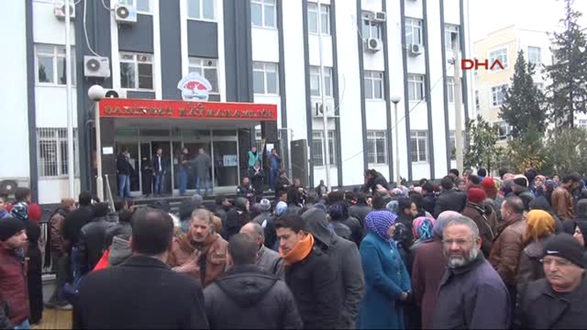 Gaziantep\'te Suriyelilerin Yardım Izdihamı
