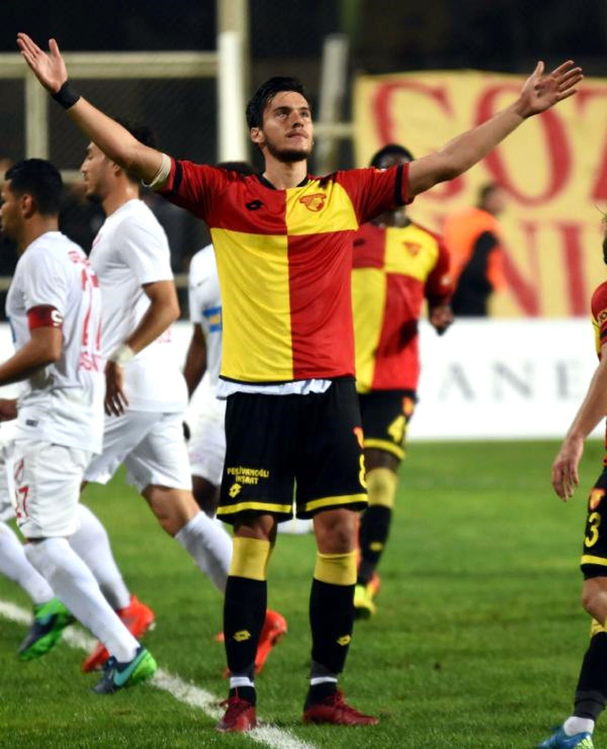 Göztepe\'ye Kupa Morali