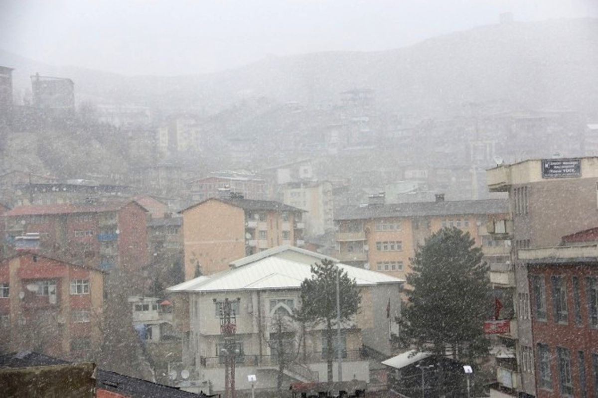 Hakkari\'de Kar Yağışı