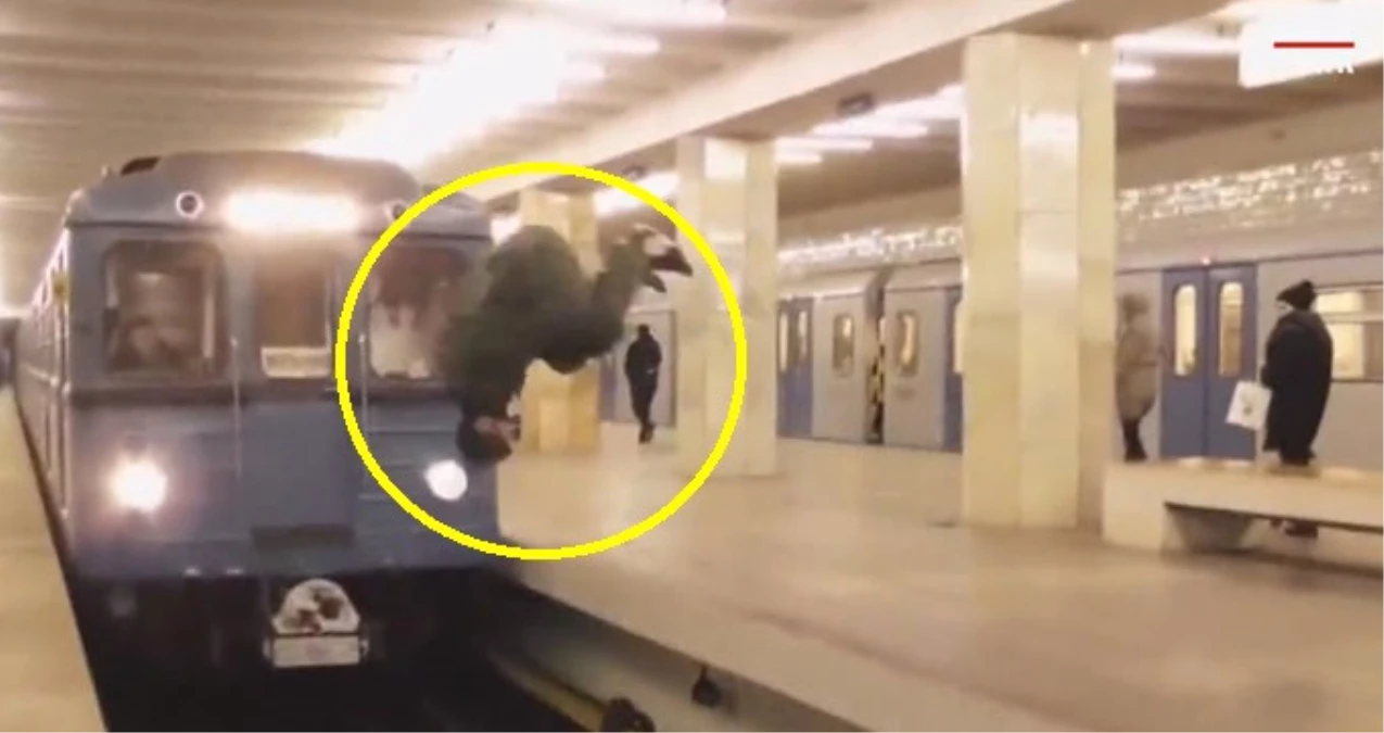 Hareket Halindeki Metronun Önünde Takla Atan Adam Ölüme Meydan Okudu