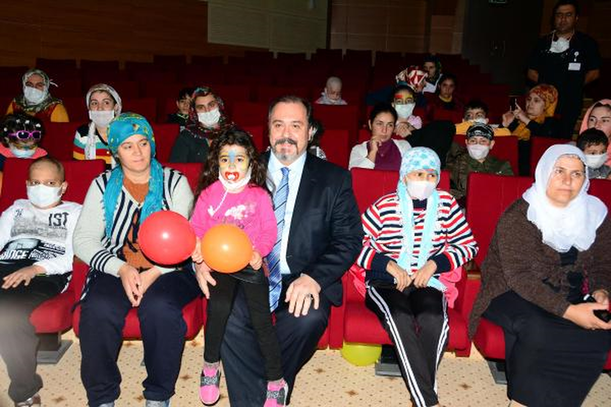 Hastanede Tedavi Gören Çocuklara Tiyatro Morali