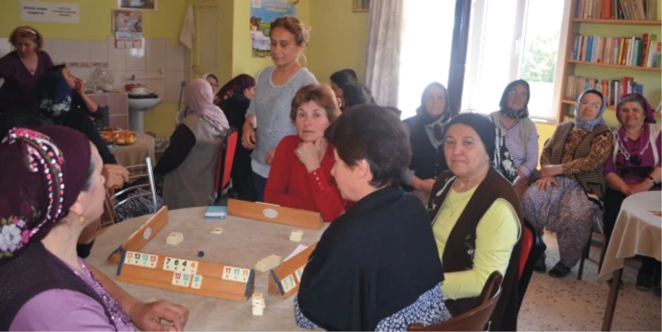 Hayrabolu\'da Kadınlar Kahvehanesi Açıldı