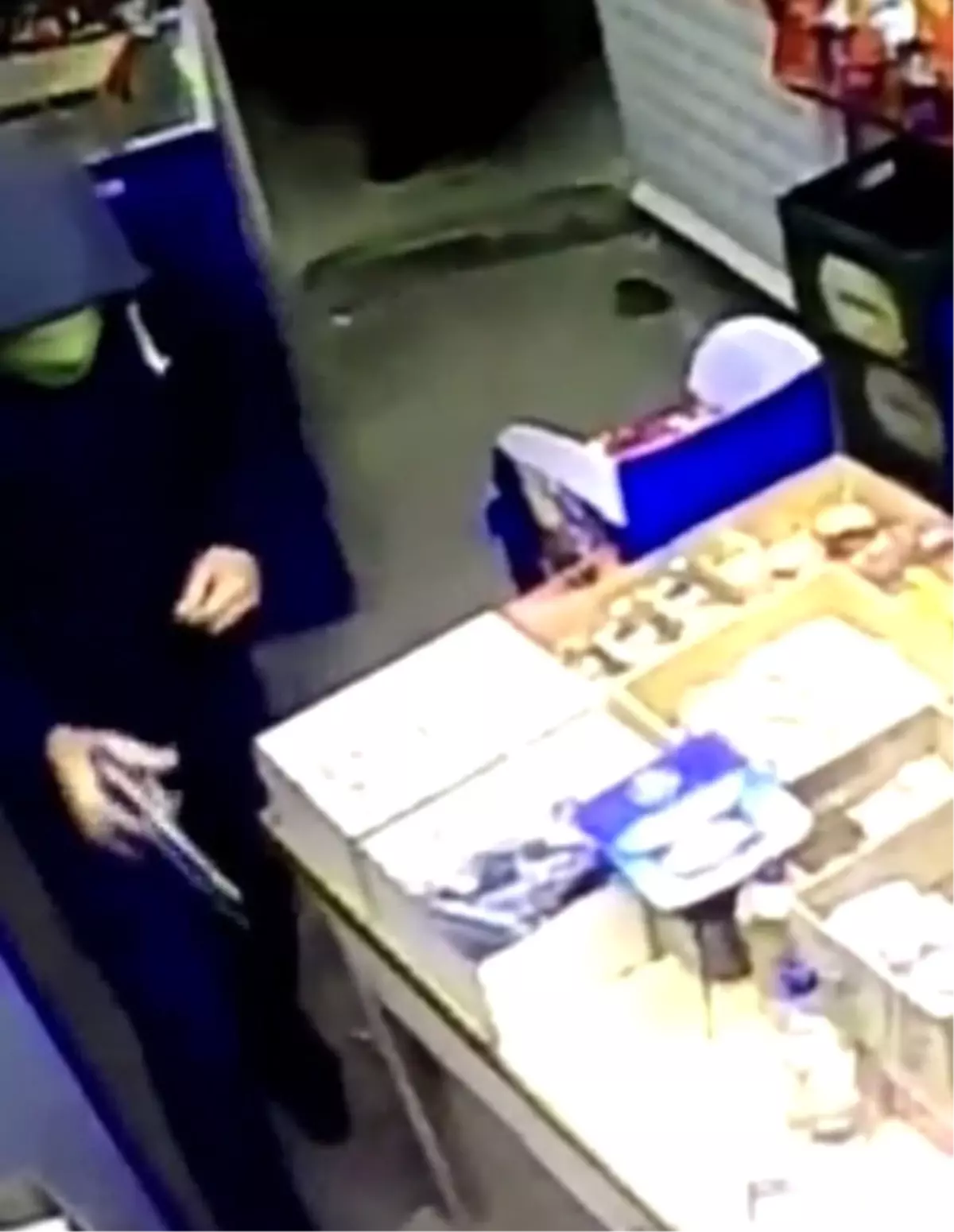 İş Yeri Sahibi Direndi, Maskeli ve Silahlı Soyguncuları Püskürttü