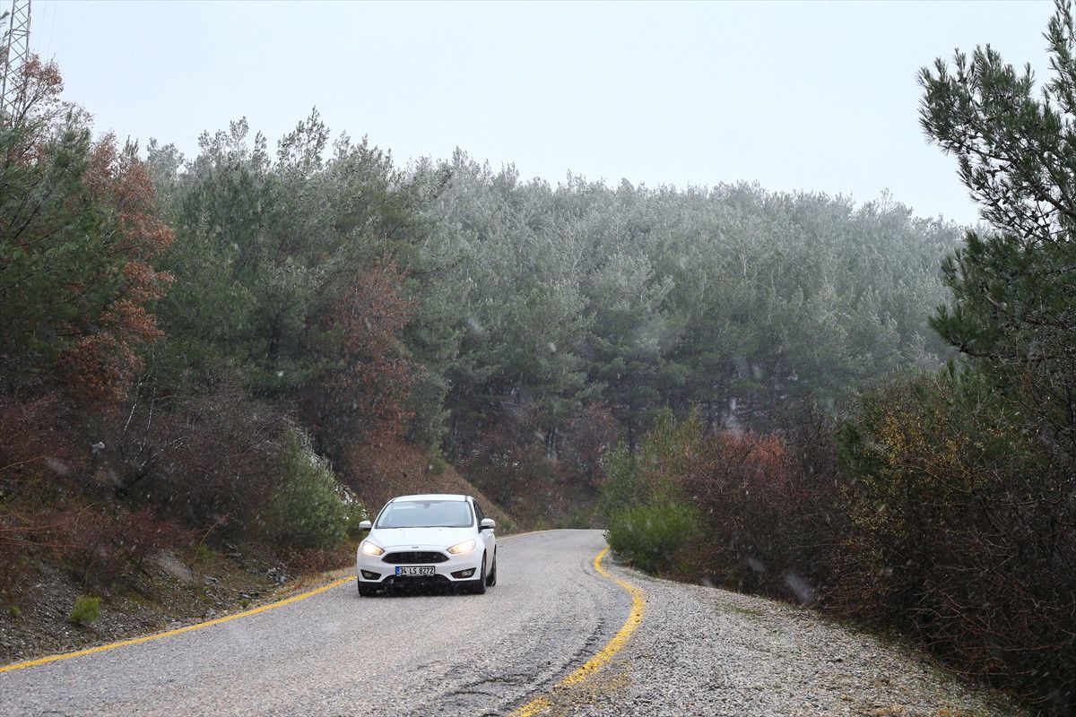 İzmir\'e Mevsimin İlk Karı Yağdı