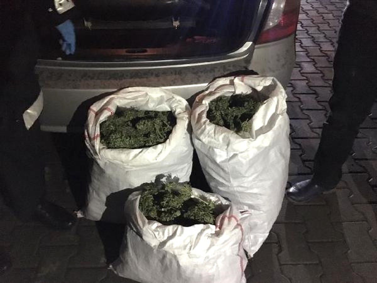 Kahramanmaraş\'ta İki Otomibilde Esrara 5 Gözaltı