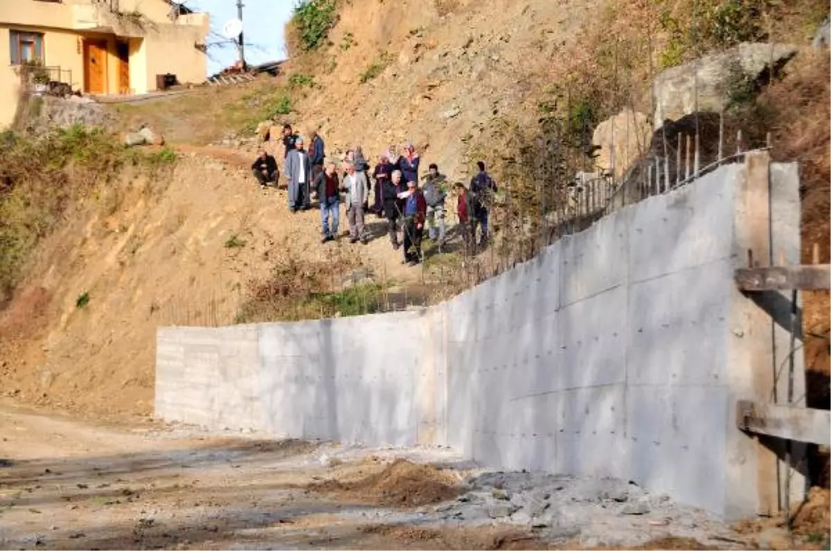 Tam Bir Rizeli İşi! Kuzenine Kızdı, Yolu Beton Duvarla Kapattı