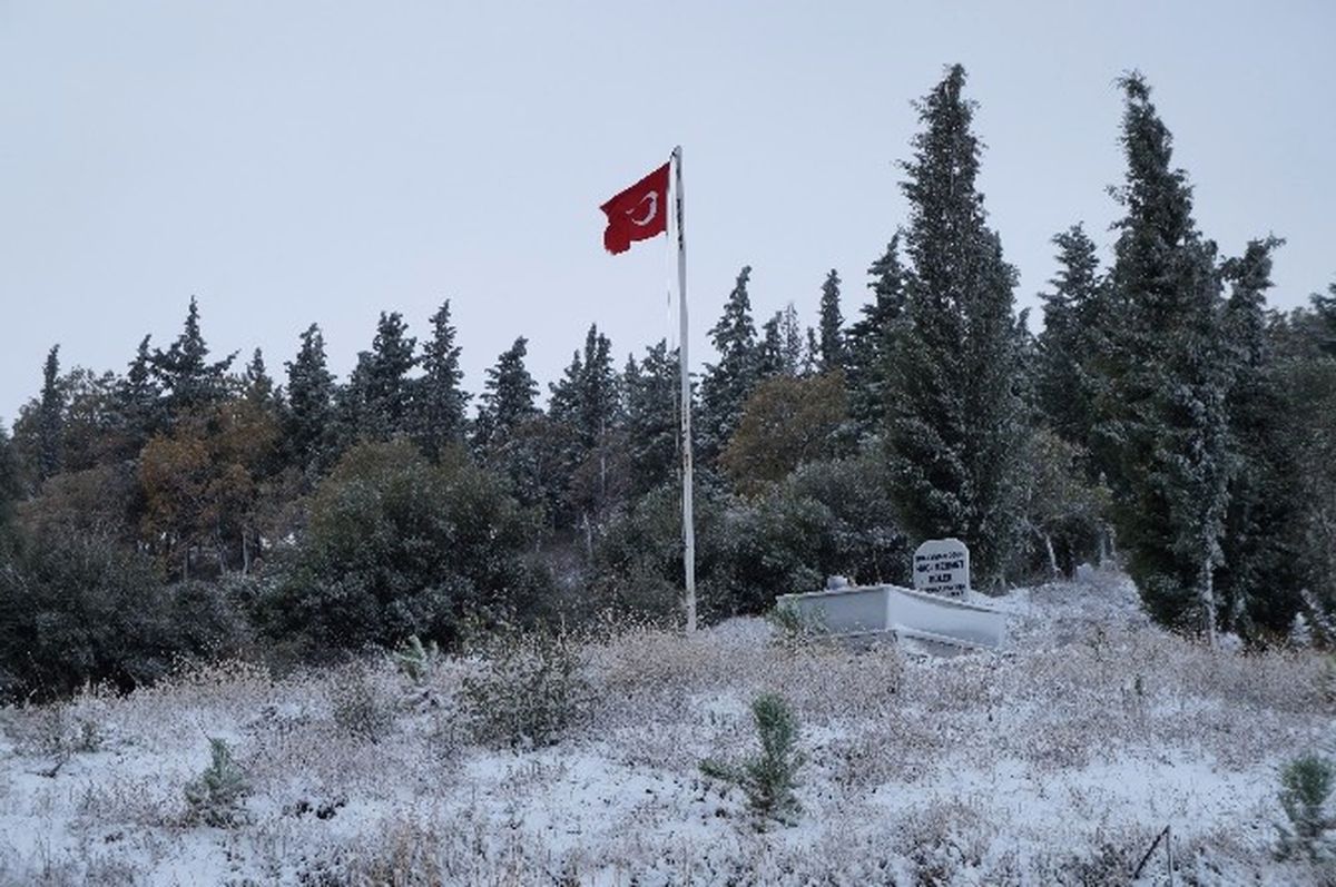 Lapseki\'ye Yılın İlk Karı Yağdı