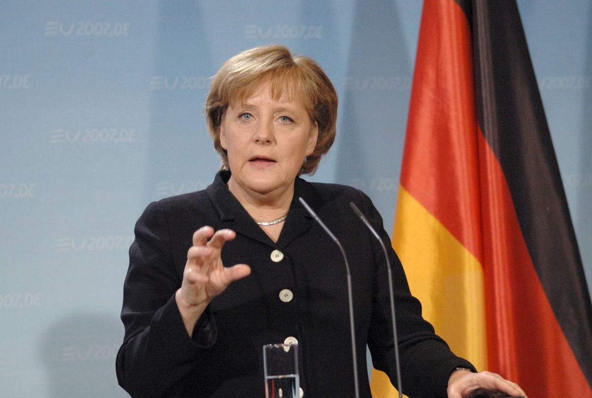 Merkel, "Görüşmeler Kesilmesin, Fasıllar da Açılmasın"