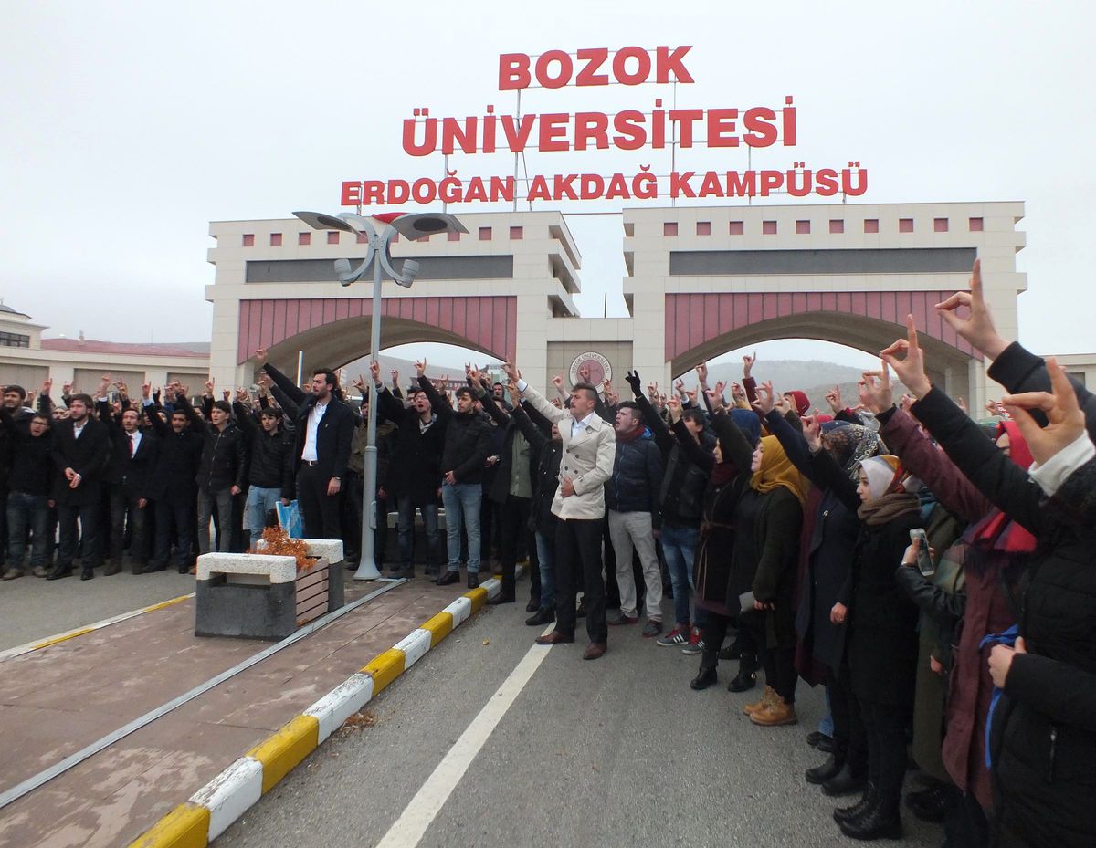 Öğrenci Konseyi Seçiminin İptal Edilmesine Protesto