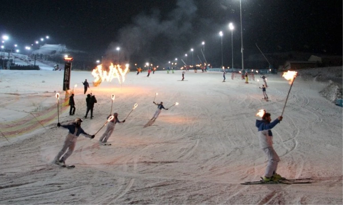 Palandöken\'de Kayak Sezonu Renkli Şölenle Açıldı