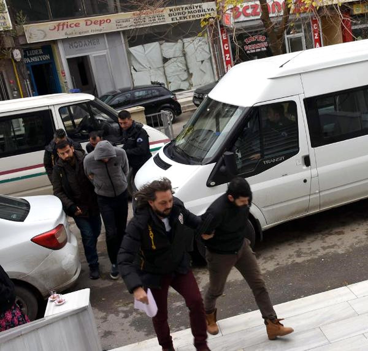 Park Halindeki Tır\'ları Çalan 5 Kişi Yakalandı