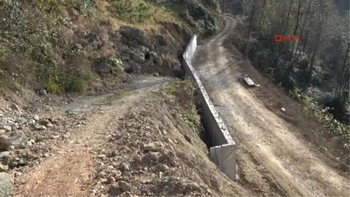 Rizeli Inadı Kuzenine Kızdı, Yolu Beton Duvarla Kapattı