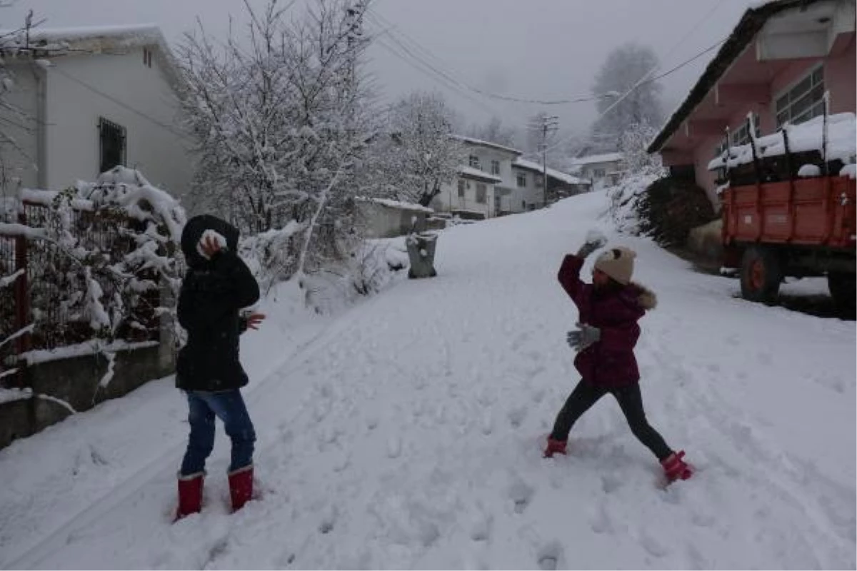 Samsun\'un Yüksek Kesimlerinde Kar Yağışı