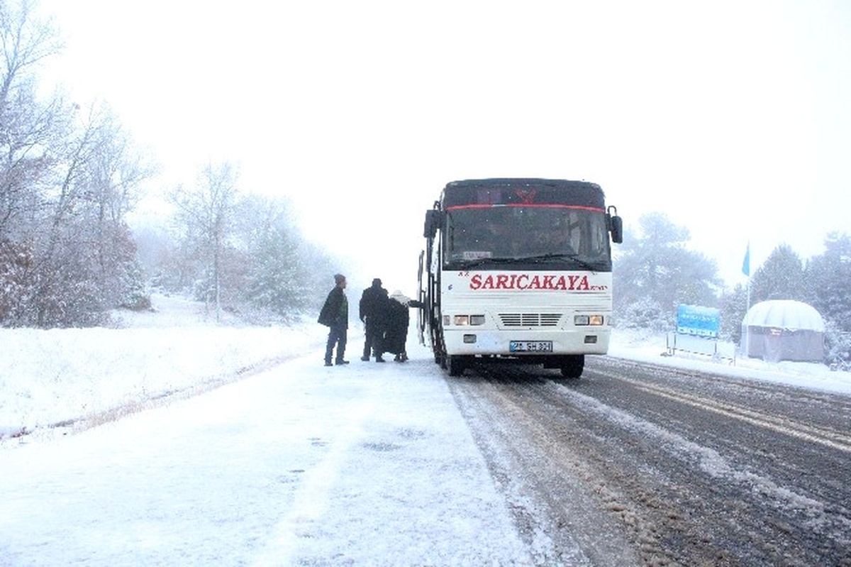 Sarıcakaya\'ya da Beyaza Büründü